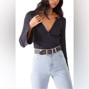 FREE PEOPLE - GIVE ME A LITTLE BELL SLEEVE RIB T-SHIRT IN BLACK